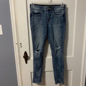 AE Women’s Ripped Knee Skinny Jeans Size 4 Regular